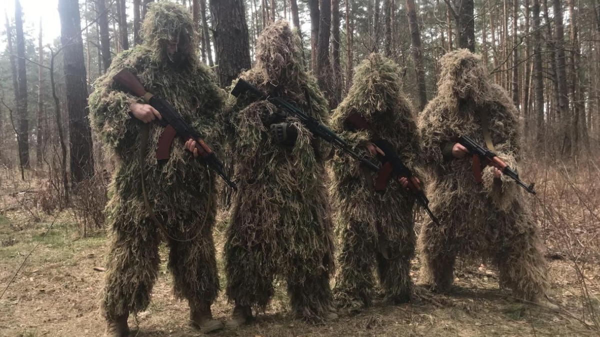 "Чугайстри " від "Замаскуй воїна": як прикарпатські волонтери допомагають захисникам