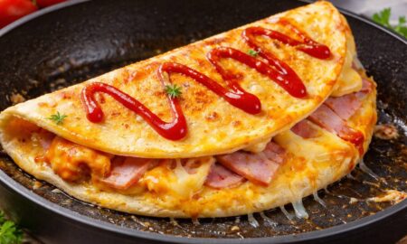 Лінивий рецепт: сирна тортилья на сковороді