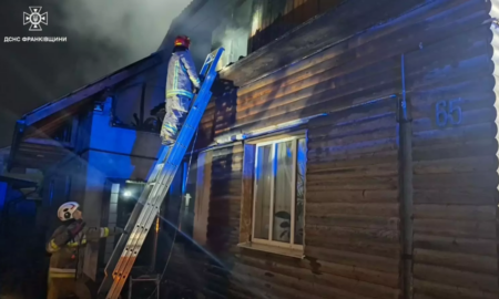 У Франківську горів двоповерховий будинок