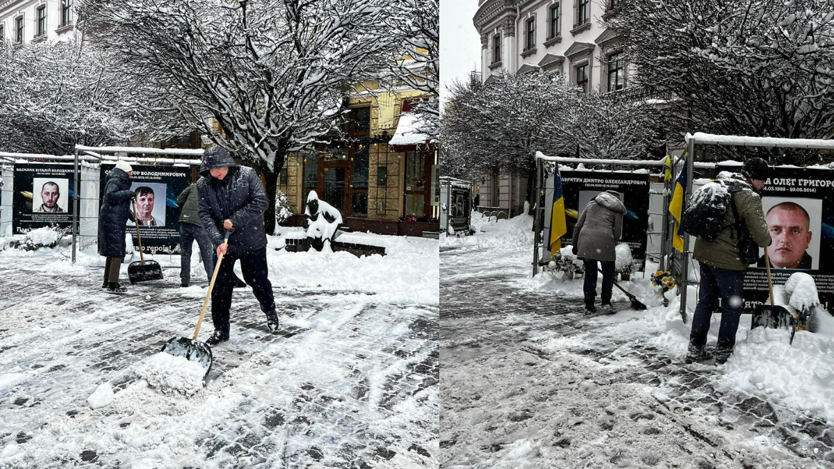 Зранку 8 січня міський голова Івано-Франківська разом із працівниками міської ради вийшли прибирати сніг у місті