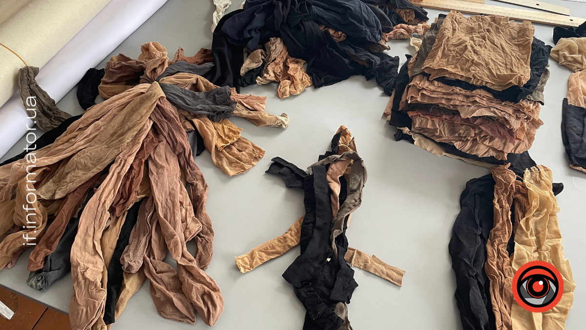 У Франківському театрі ляльок створюють нестандартне маскування для захисників