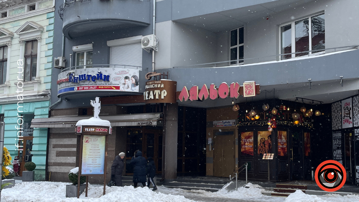 У Франківському театрі ляльок створюють нестандартне маскування для захисників