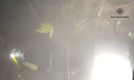 У Франківську вогнеборці ліквідували пожежу: горіли речі домашнього вжитку та меблі