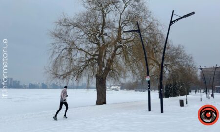 Невеликий мокрий сніг та дощ: погода на Прикарпатті 26 січня