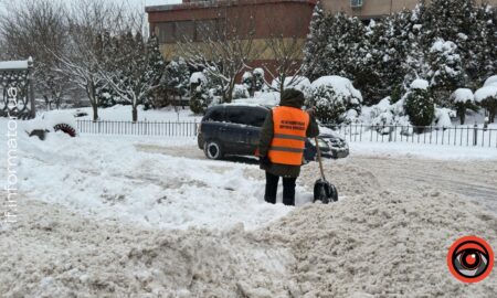 «Вони не можуть фізично»: директор «Муніципальної дорожньої компанії» прокоментував розчистку снігу у Франківську