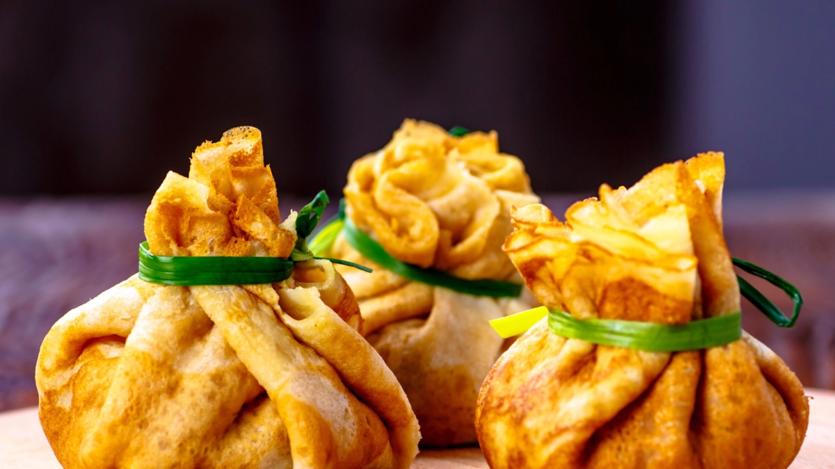 Як приготувати млинці з лососем у цікавій подачі