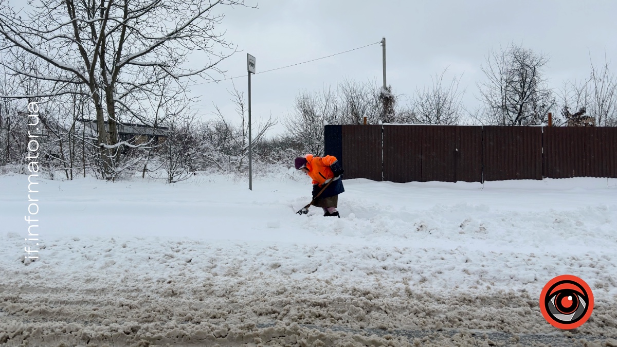 Прибирання вулиці в Івано-Франківську 8 січня 2026 року