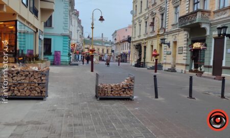 Поблизу колишньої «Молочки» у Франківську встановили тимчасові конструкції, щоб перекрити в'їзд на стометрівку