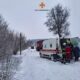 Прикарпатські рятувальники «визволили» автомобіль екстреної медичної допомоги із замету