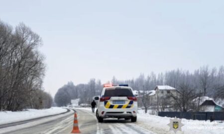 Посеред дороги у Вигоді на Франківщині виявили тіло чоловіка