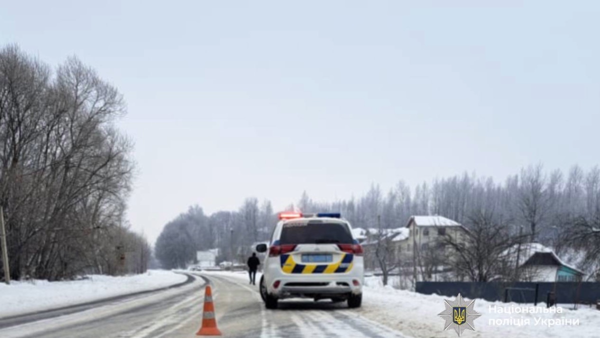 Посеред дороги у Вигоді на Франківщині виявили тіло чоловіка