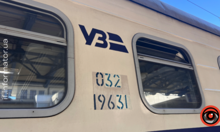 На Франківщині на двох залізничних станціях працюють мобільні пункти незламності Укрзалізниці