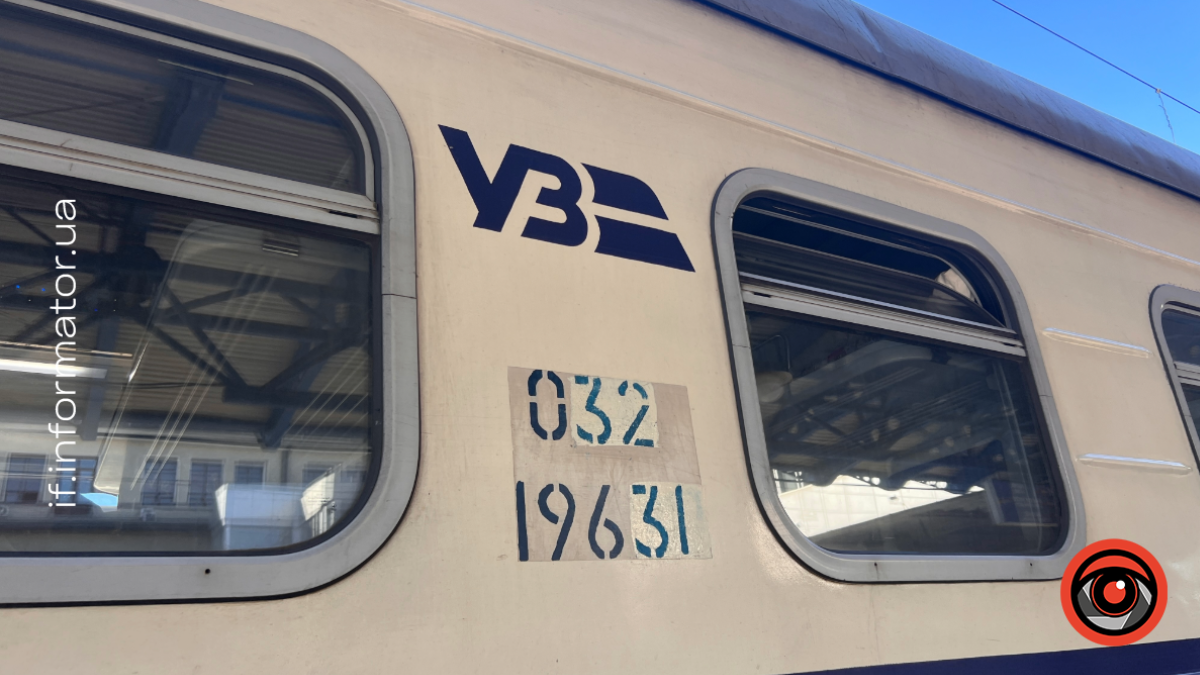 На Франківщині на двох залізничних станціях працюють мобільні пункти незламності Укрзалізниці