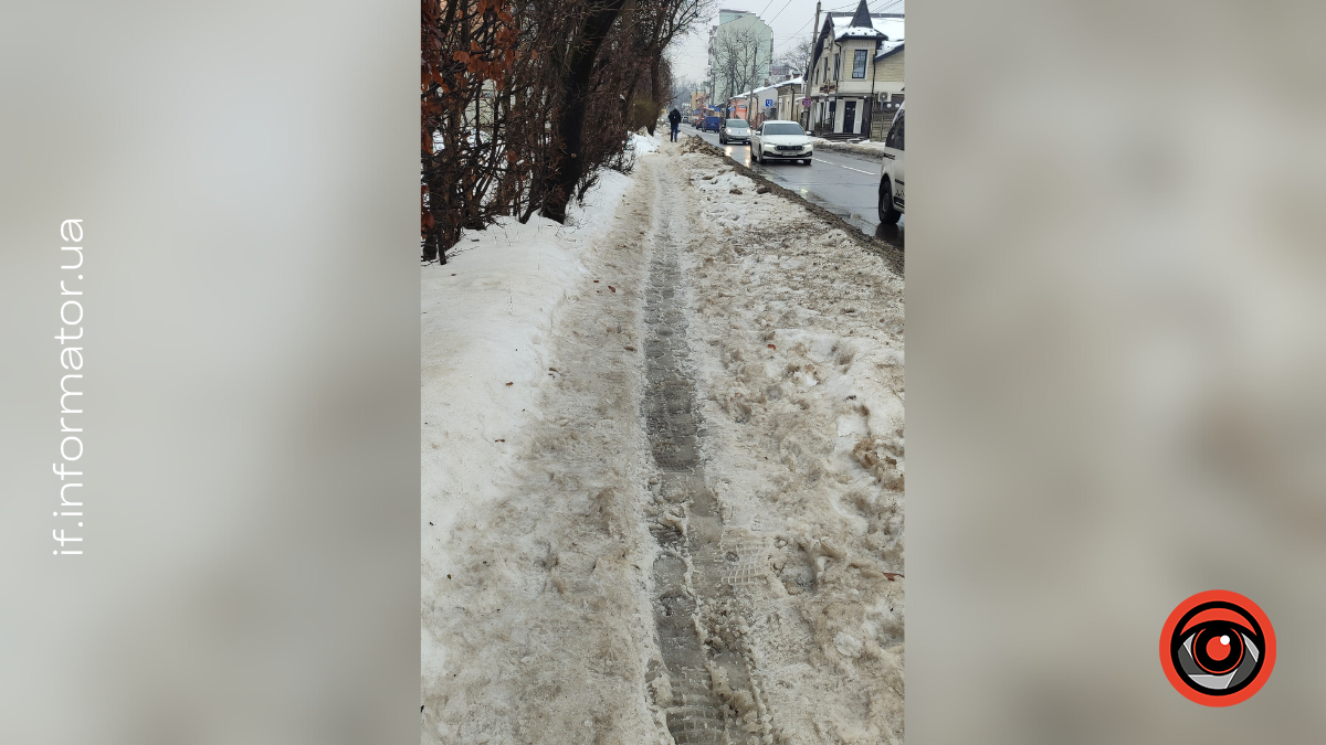 Снігова каша і калюжі: як виглядають тротуари Франківська (ФОТО)