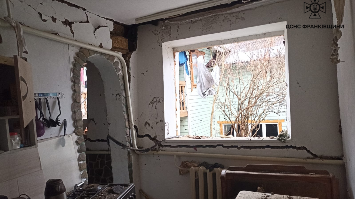 На Прикарпатті стався вибух у приватному будинку: є руйнування і травмовані