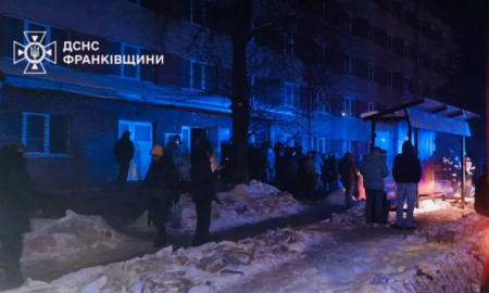 В Івано-Франківську рятувальники ліквідували пожежу в гуртожитку