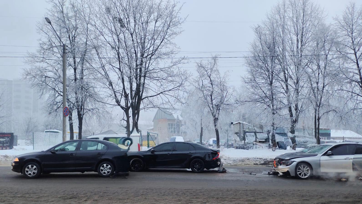 Нетверезий водій вчинив ДТП за участі трьох автомобілів: патрульні задокументували пригоду.