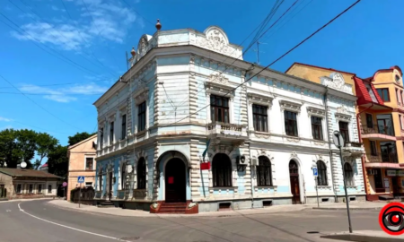 Від будинку лікаря до офісів: історія будинку на площі Вічевий Майдан, 1 в Коломиї