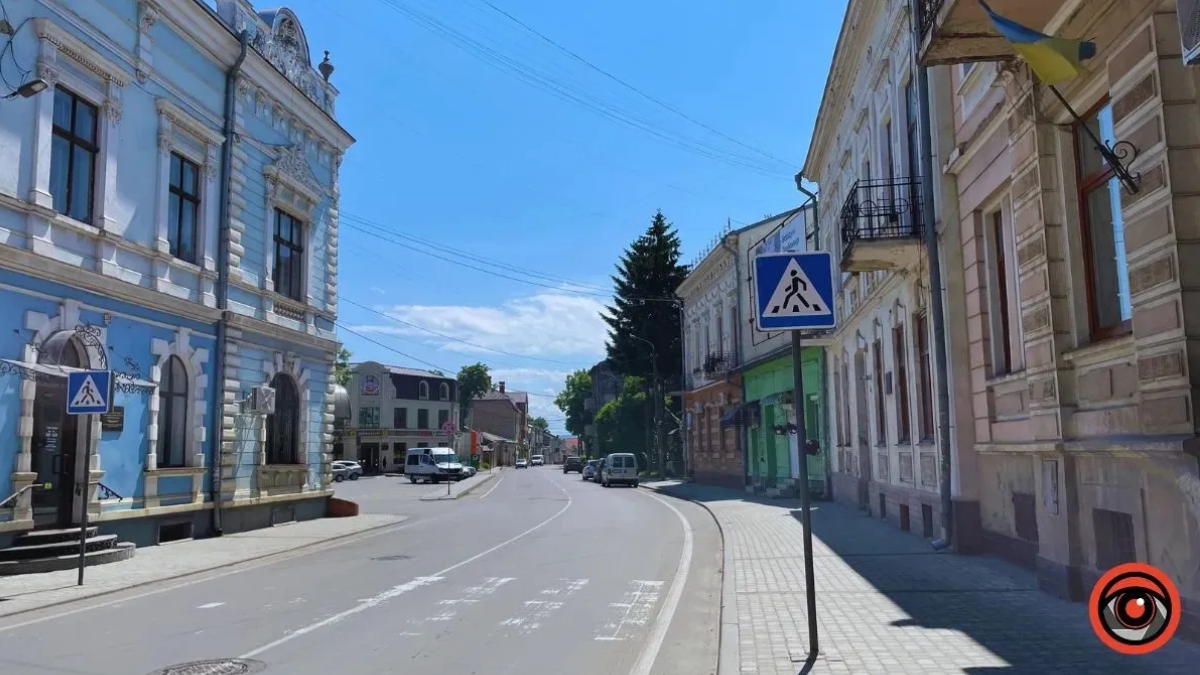 Від будинку лікаря до офісів: історія будинку на площі Вічевий Майдан, 1 в Коломиї