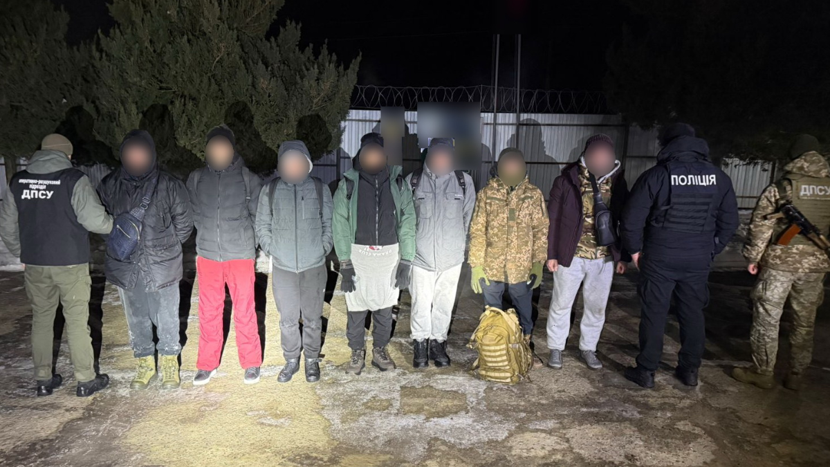 Сімох чоловіків затримали під час спроби незаконного перетину кордону: серед них прикарпатець