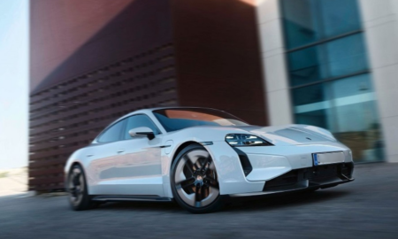 На Франківщину у 2025 році привезли 12 лакшері автомобілів