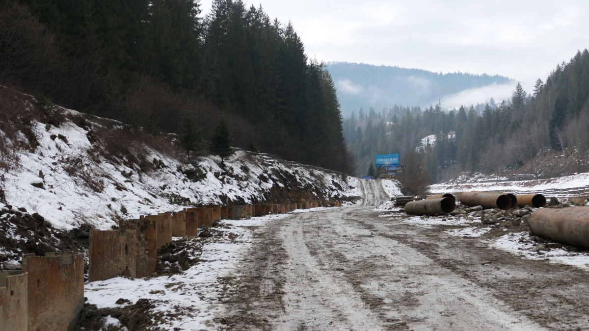 У селі Микуличин Надвірнянського району триває капітальний ремонт ділянки дороги Н-09 Мукачево — Львів
