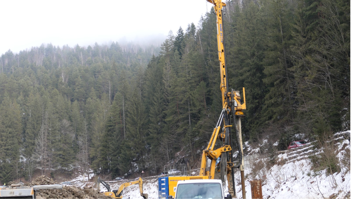 У селі Микуличин Надвірнянського району триває капітальний ремонт ділянки дороги Н-09 Мукачево — Львів