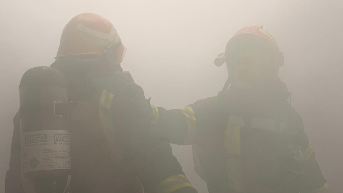 Понад 50 рятувальників ліквідовували пожежу на Прикарпатті через ворожу атаку