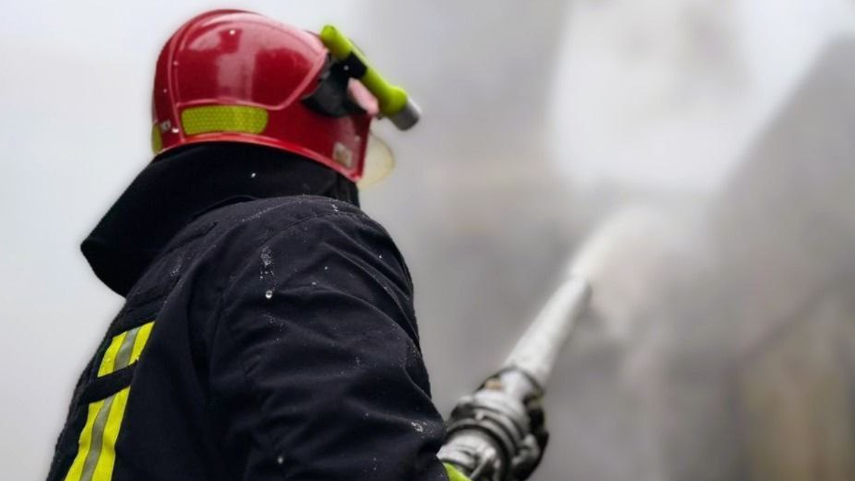 Понад 50 рятувальників ліквідовували пожежу на Прикарпатті через ворожу атаку