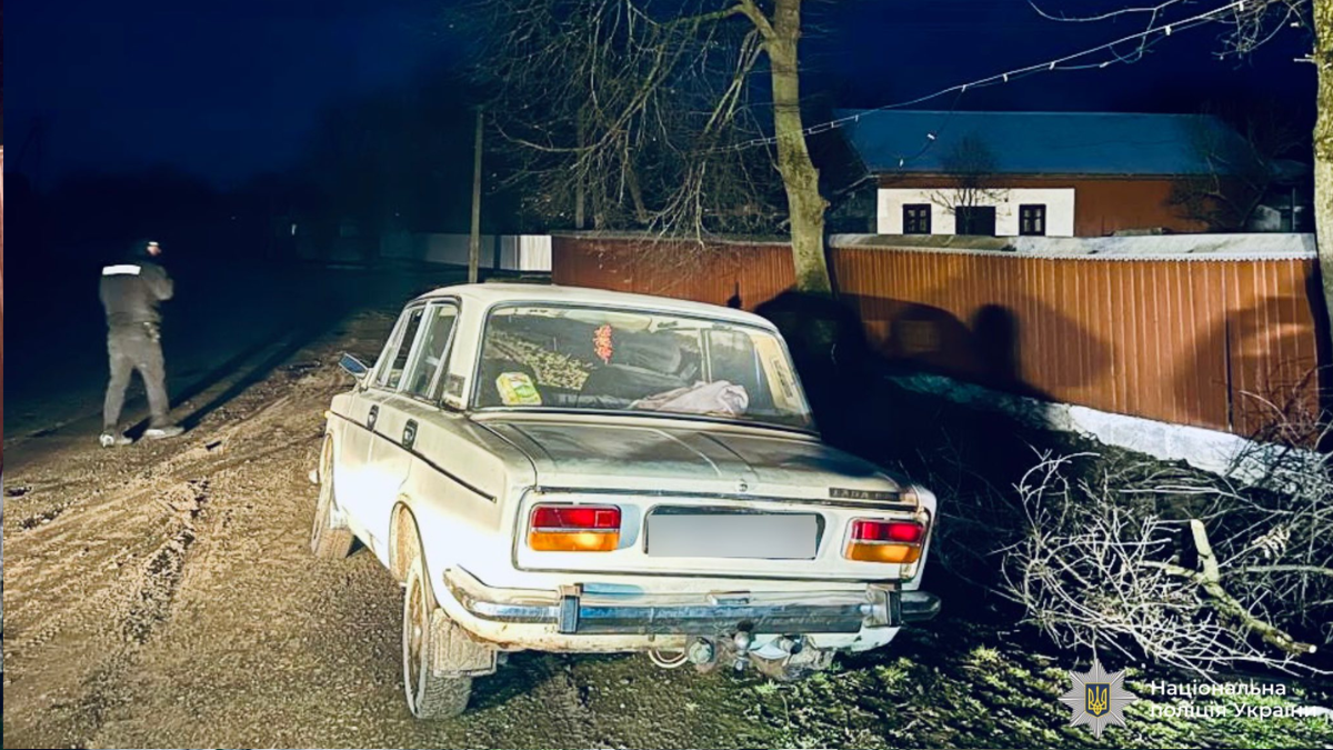 У селі Рожнів п'яний водій врізався в бетонну конструкцію