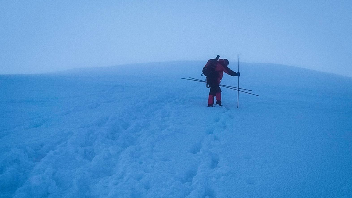 На маршруті від спортбази «Заросляк» до вершини Говерли встановили зимове маркування.