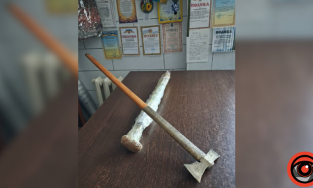 ПРикарпатські волонтери подарували пораненому захиснику бартку