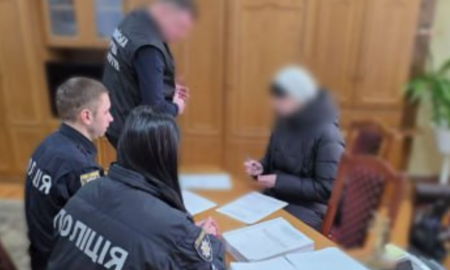 На Прикарпатті посадовицю підозрюють у закупівлі екскаваторів за завищеними цінами