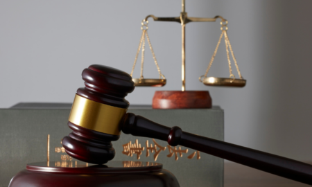 Жительку Прикарпаття підозрюють у багатомільйонній оборудці і організації втечі сина за кордон