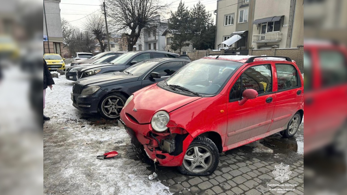 Спричинив ДТП та втік з місця події: патрульні Франківська затримали нетверезого водія
