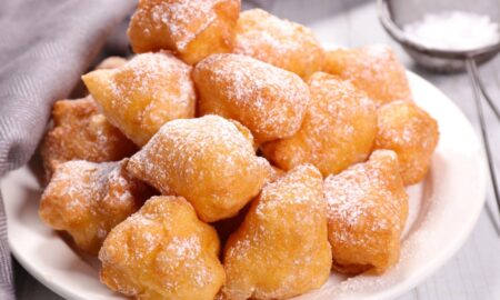 Рецепт домашніх пончиків із бананом та ромом