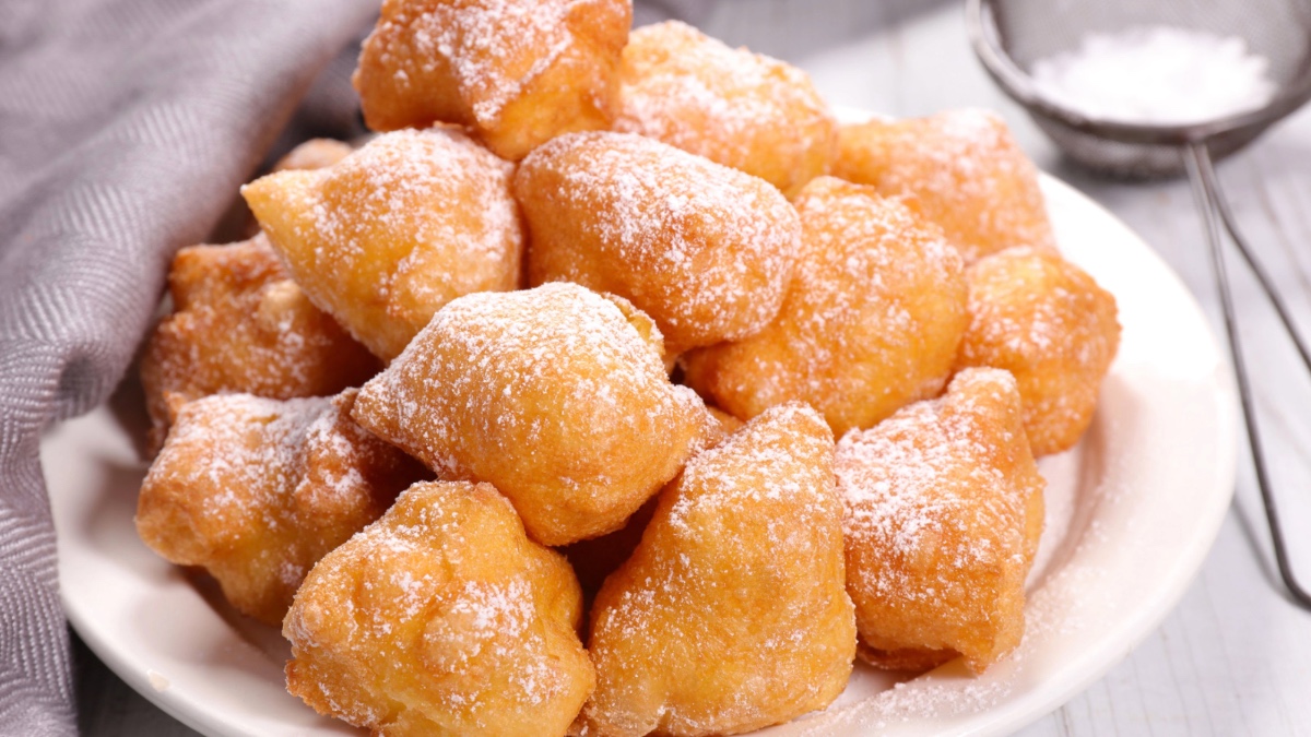 Рецепт домашніх пончиків із бананом та ромом