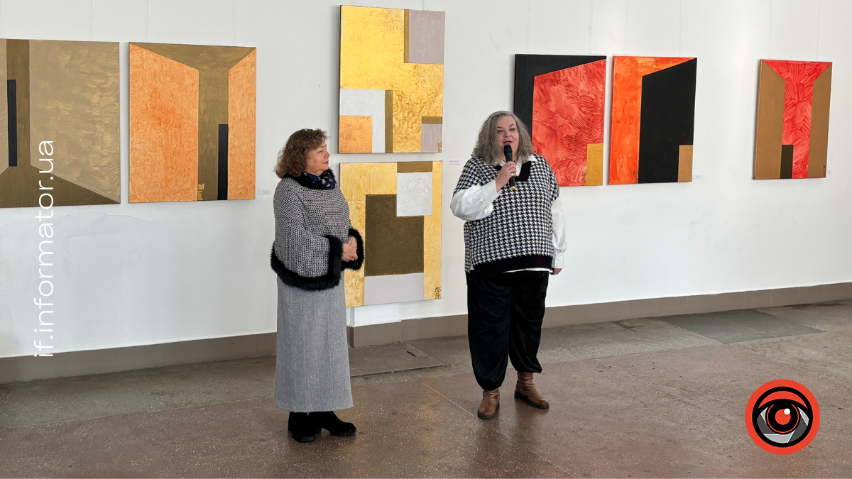 11 лютого в Івано-Франківську у виставковій залі обласної організації Національної спілки художників України відкрили виставку львівської художниці Галини Новоженець