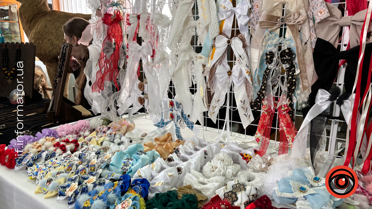 З 12 по 13 лютого в Івано-Франківську на першому поверсі ратуші відбувається благодійний ярмарок