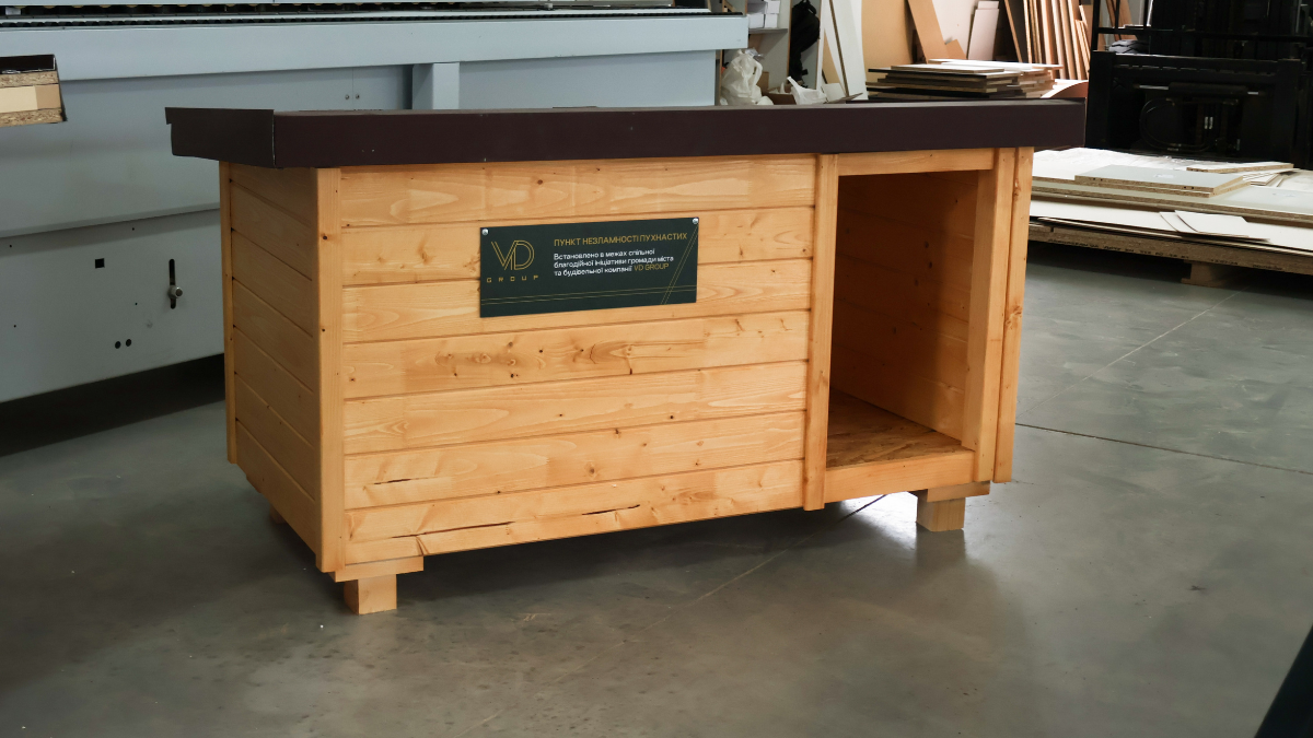 "Це питання базової турботи": у Франківську встановлюють будиночки для безпритульних тварин