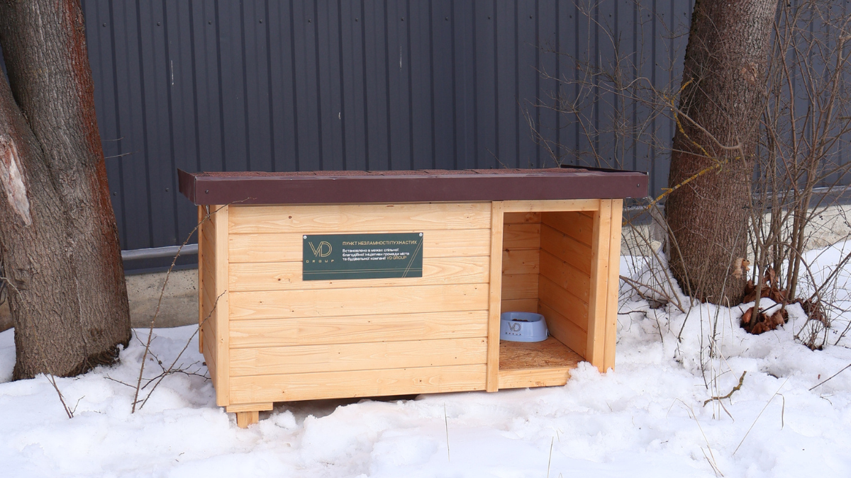 "Це питання базової турботи": у Франківську встановлюють будиночки для безпритульних тварин