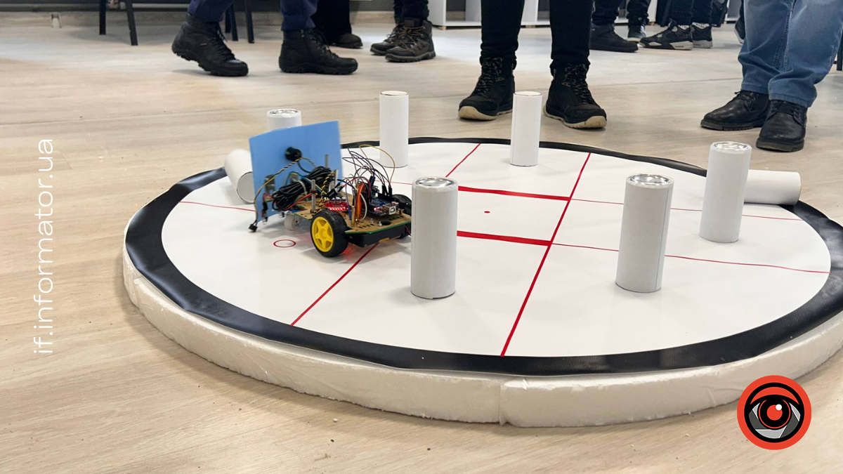 В Івано-Франківську відбулися обласні змагання автономних роботів Robotraffic