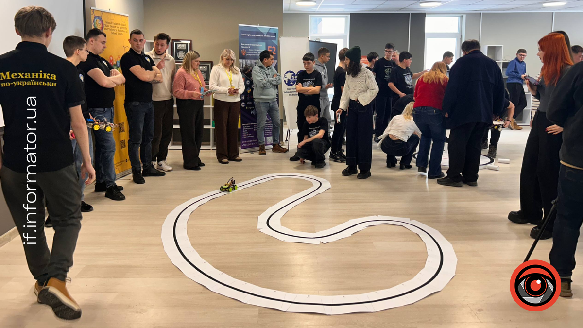 В Івано-Франківську відбулися обласні змагання автономних роботів Robotraffic
