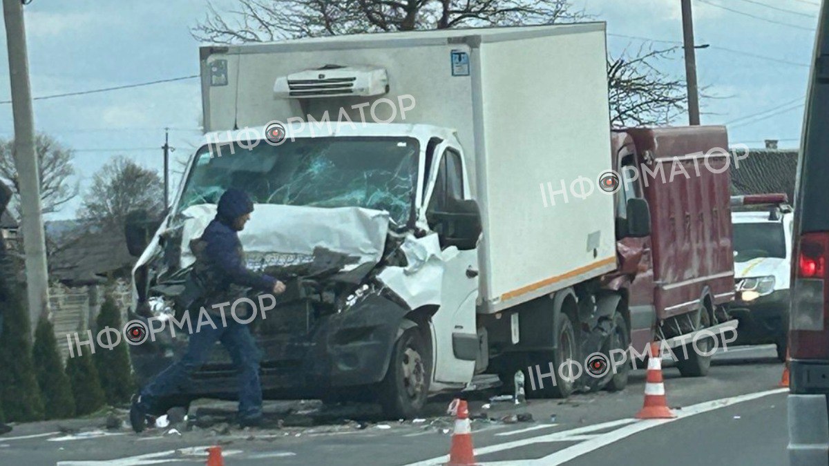 «Не дотримався безпечної швидкості»: на Франківщині трапилася ДТП за участі трьох авто