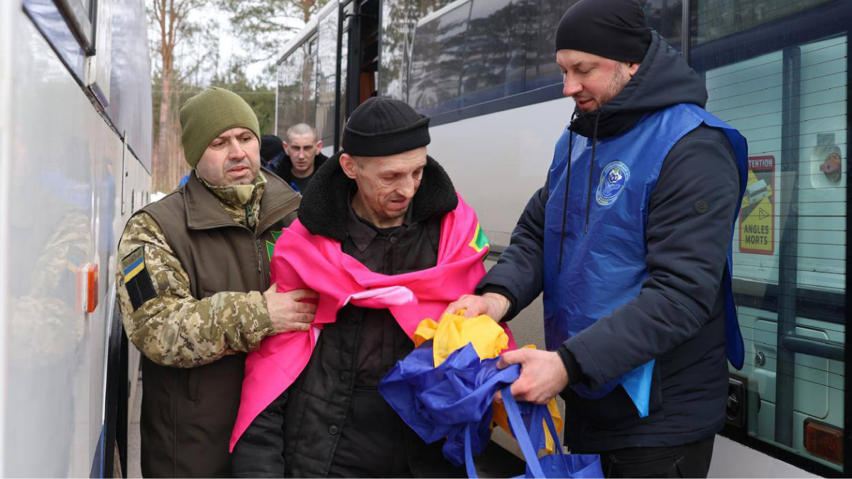 З російського полону в Україну повернулося 300 захисників