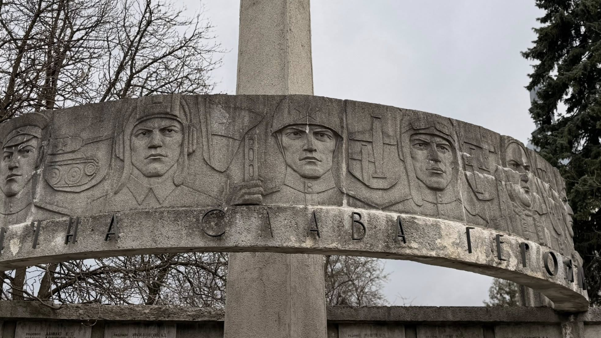 У Надвірній демонтують пам’ятник радянським воїнам
