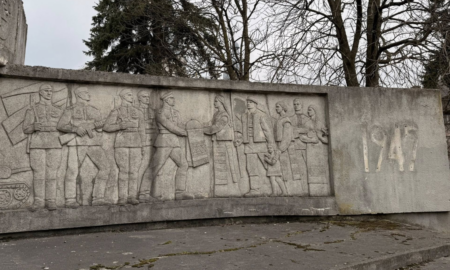 У Надвірній демонтують пам’ятник радянським воїнам