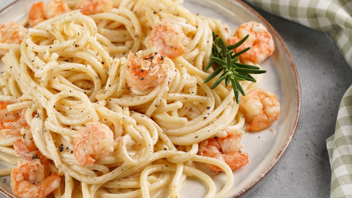 Вишукана вечеря: як приготувати лимонну пасту з креветками