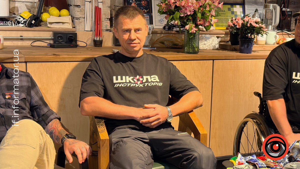 Олександр Зірка під час зустрічі у у просторі «ветераницивільні ПЕТРОС» в Івано-Франківську