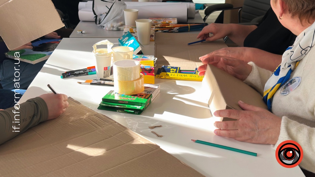 Створення плакатів для хвилини мовчання в Івано-Франківську